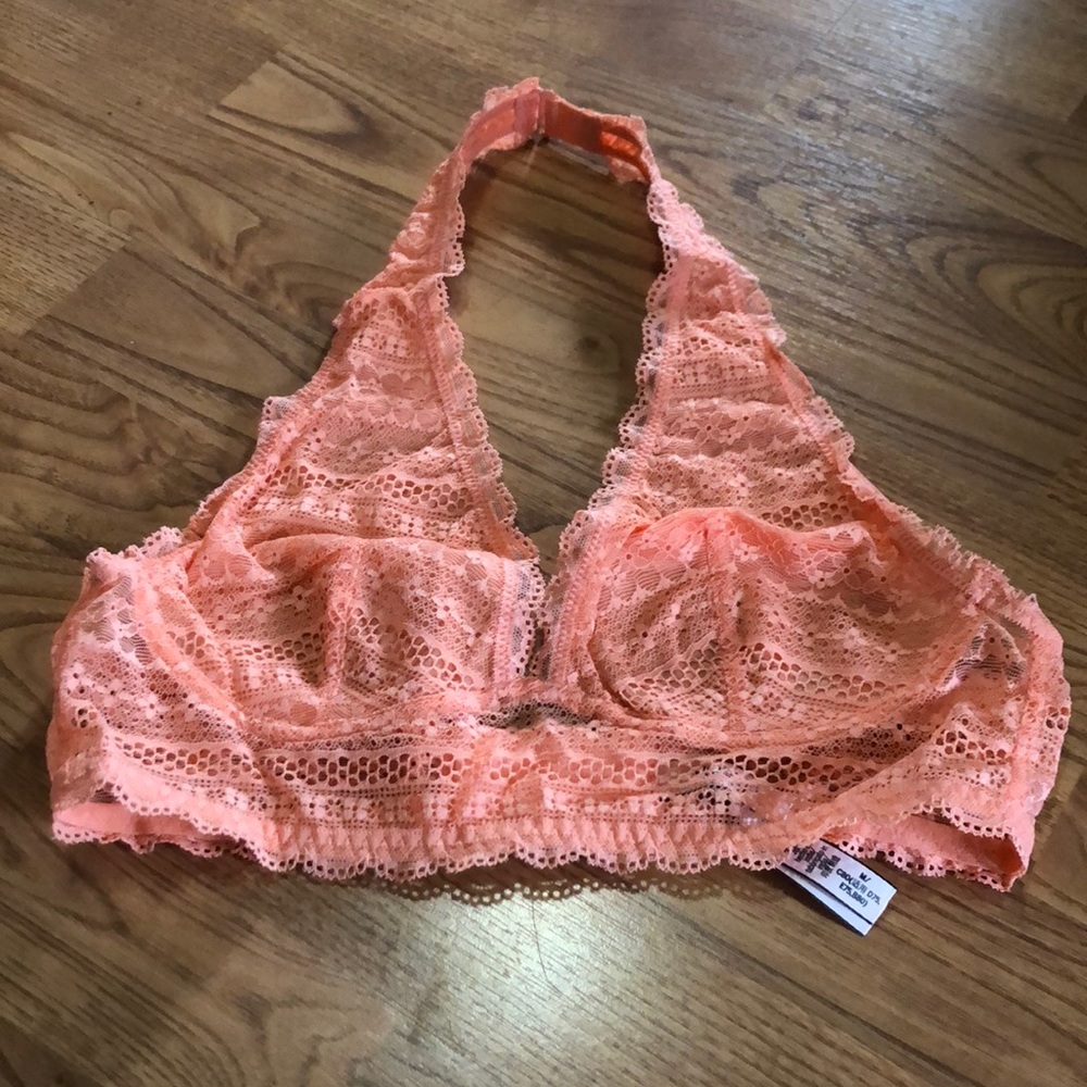 Victoria’s Secret lace halter bralette. Medium NWT